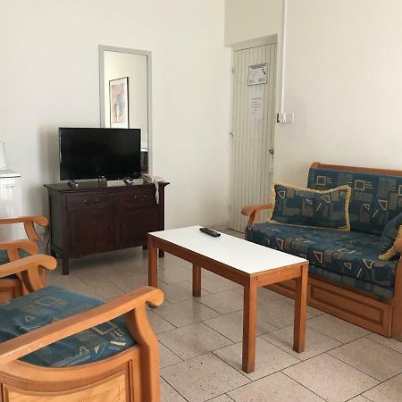 Daphne Hotel Apartments (Adults Only) Paphos Ngoại thất bức ảnh