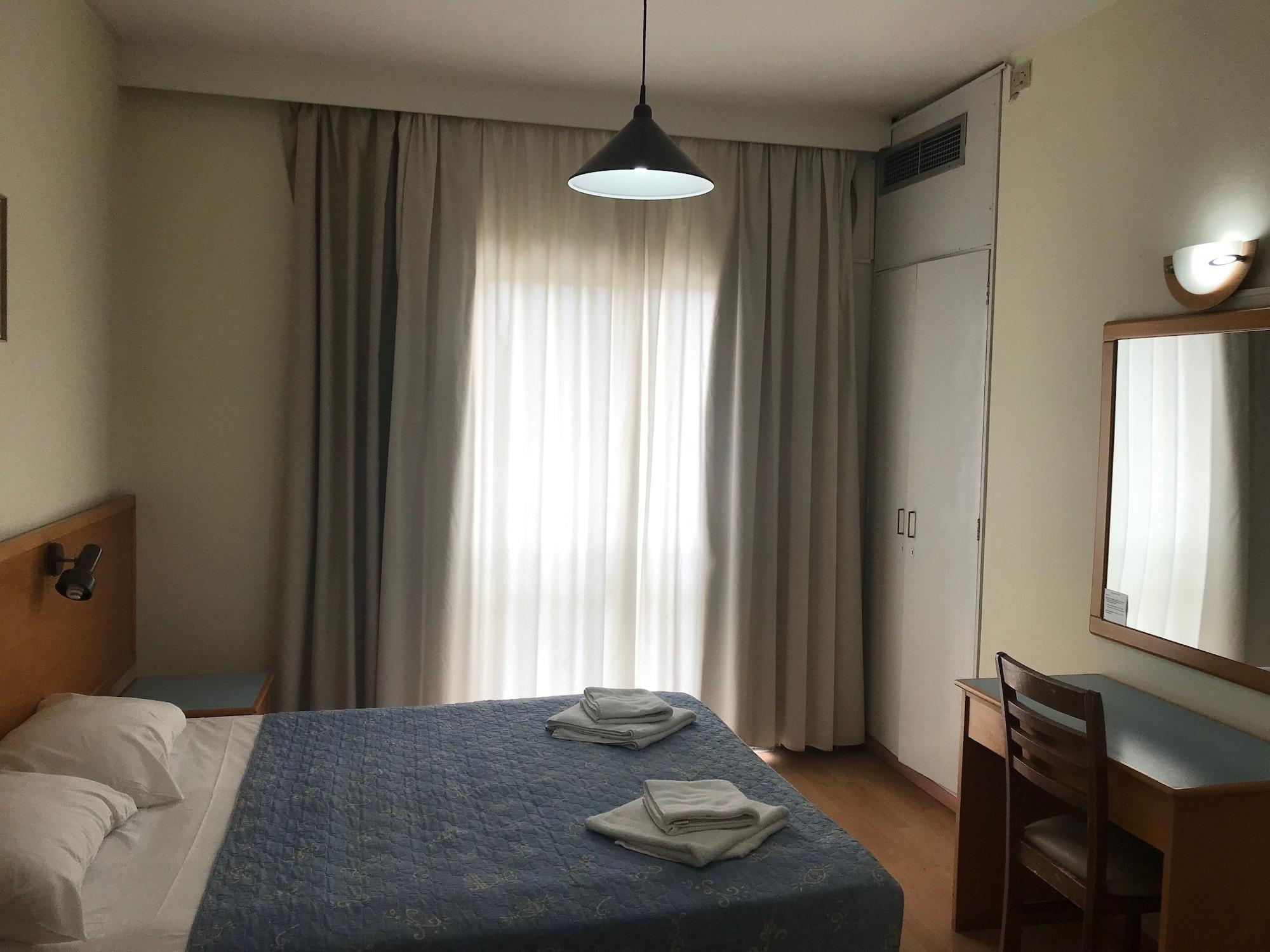 Daphne Hotel Apartments (Adults Only) Paphos Ngoại thất bức ảnh