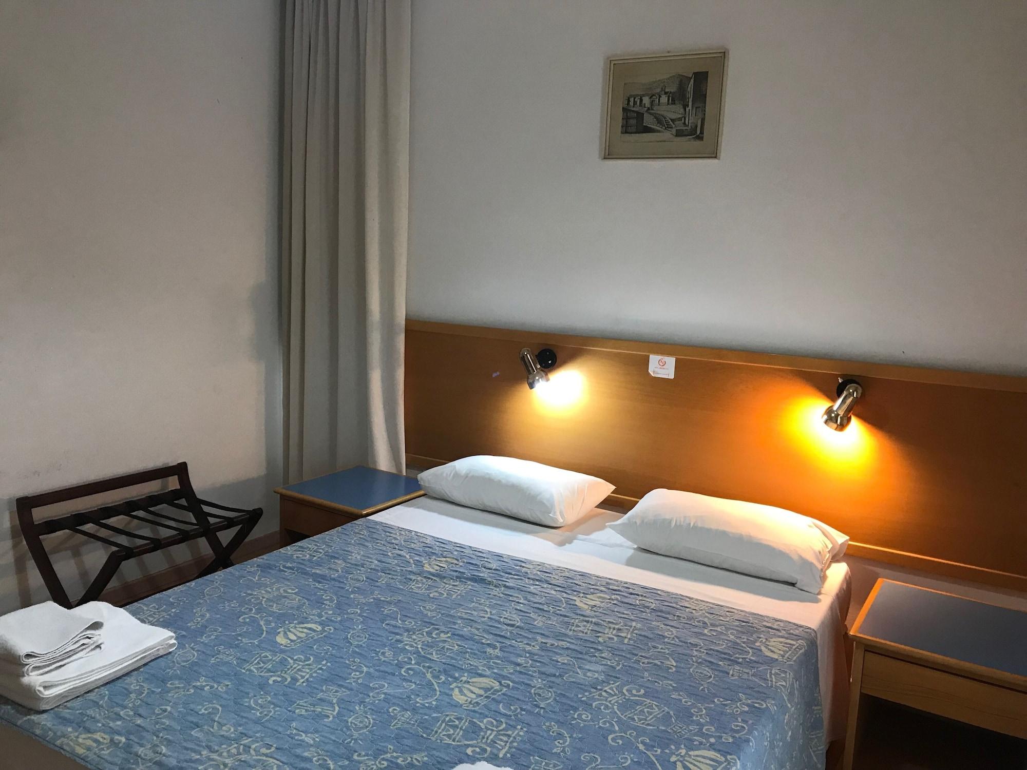Daphne Hotel Apartments (Adults Only) Paphos Ngoại thất bức ảnh