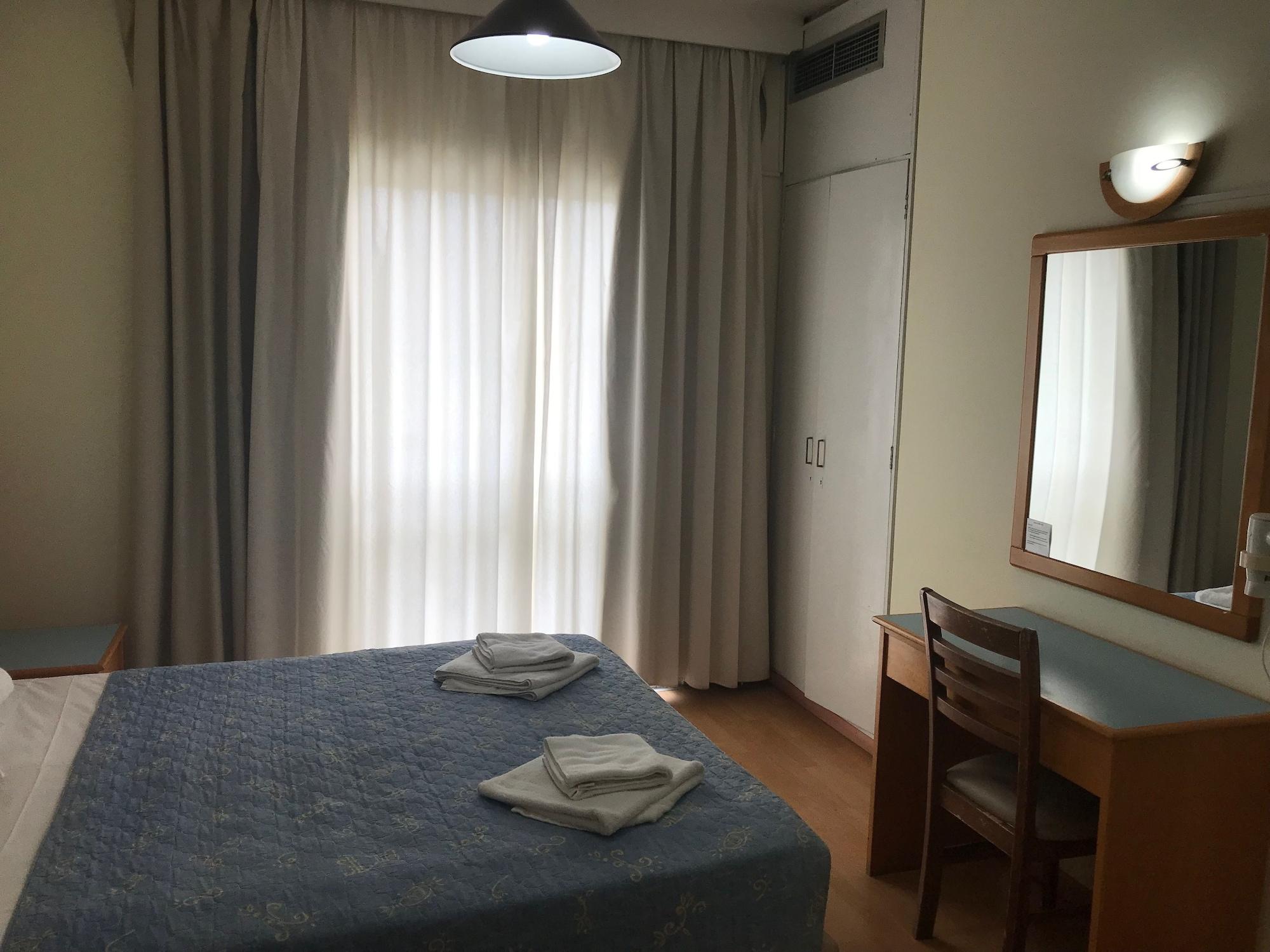 Daphne Hotel Apartments (Adults Only) Paphos Ngoại thất bức ảnh