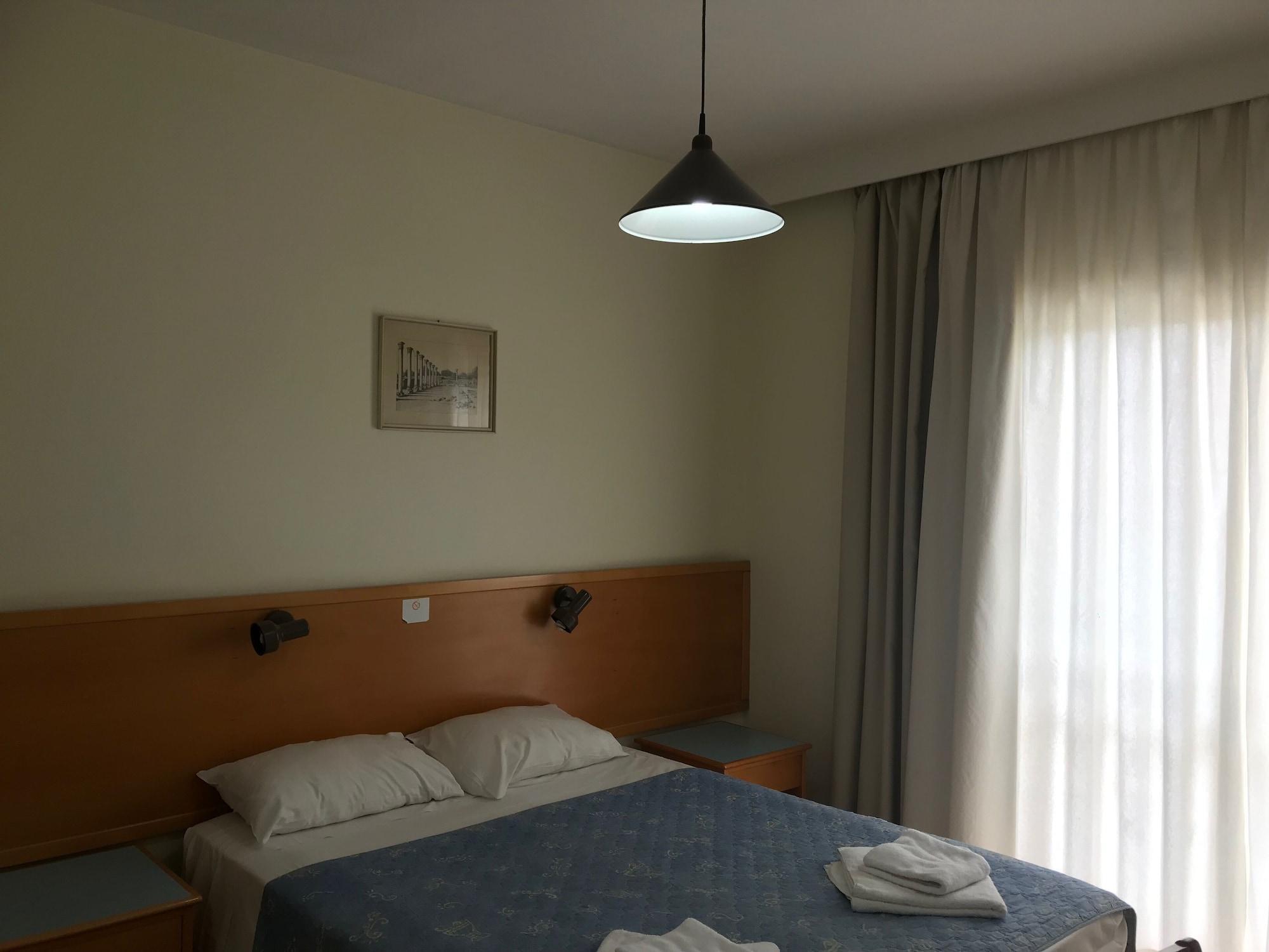 Daphne Hotel Apartments (Adults Only) Paphos Ngoại thất bức ảnh
