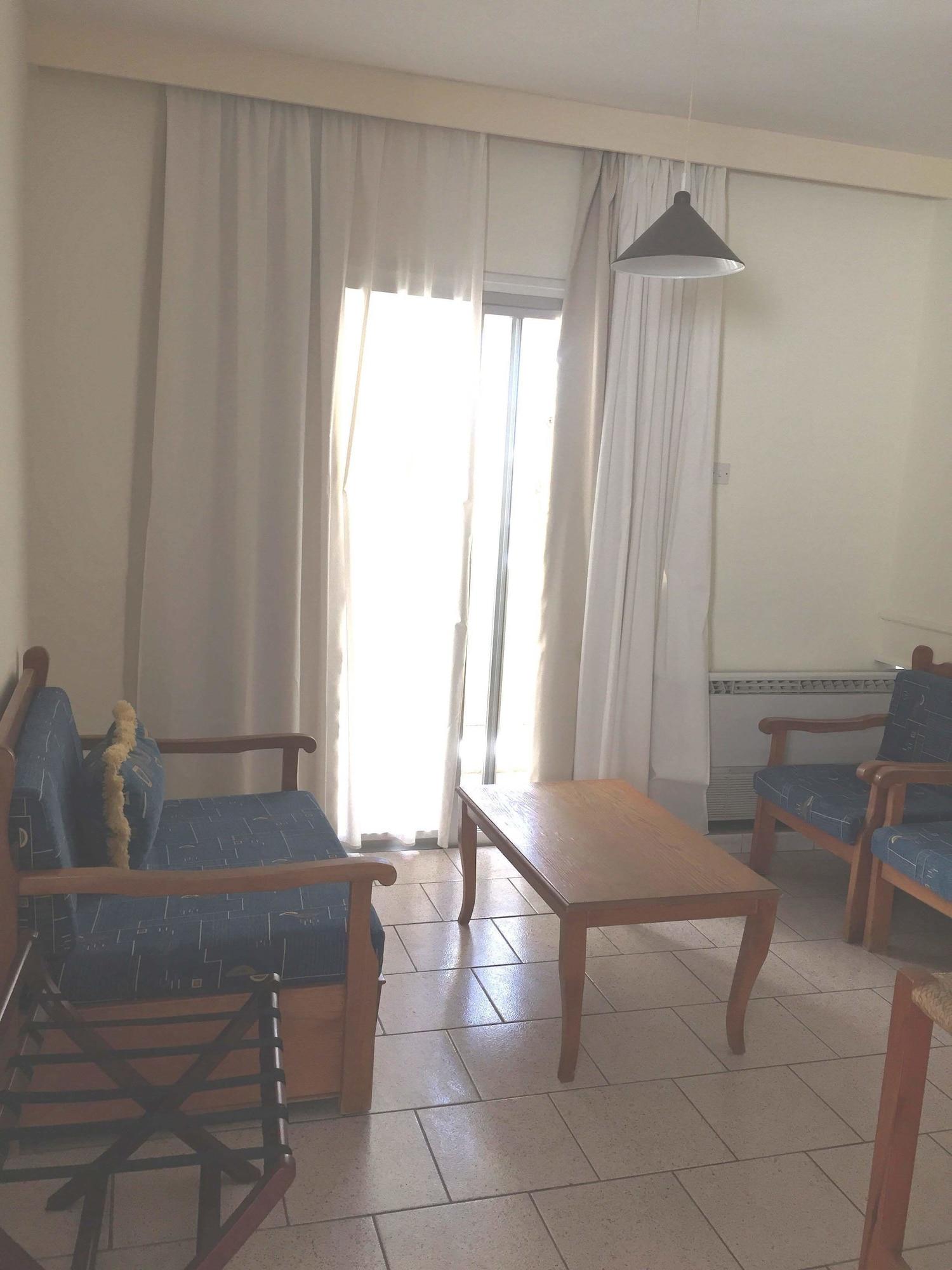 Daphne Hotel Apartments (Adults Only) Paphos Ngoại thất bức ảnh