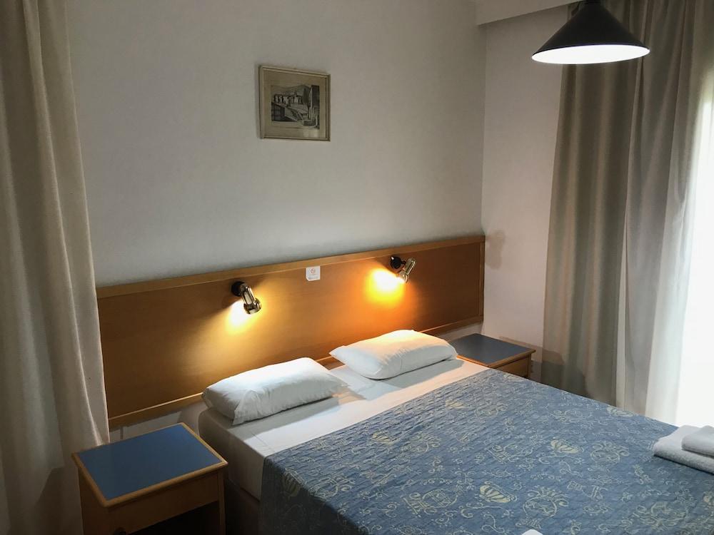 Daphne Hotel Apartments (Adults Only) Paphos Ngoại thất bức ảnh