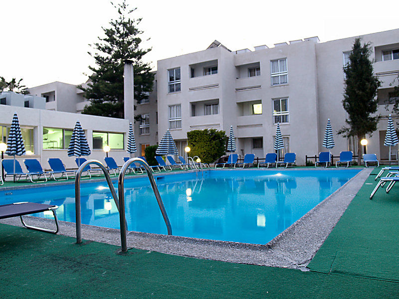 Daphne Hotel Apartments (Adults Only) Paphos Ngoại thất bức ảnh