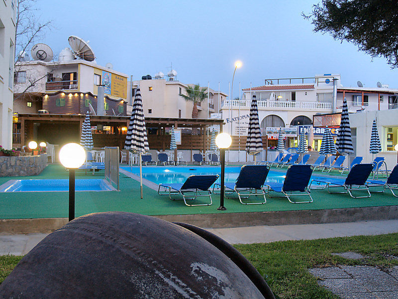 Daphne Hotel Apartments (Adults Only) Paphos Ngoại thất bức ảnh