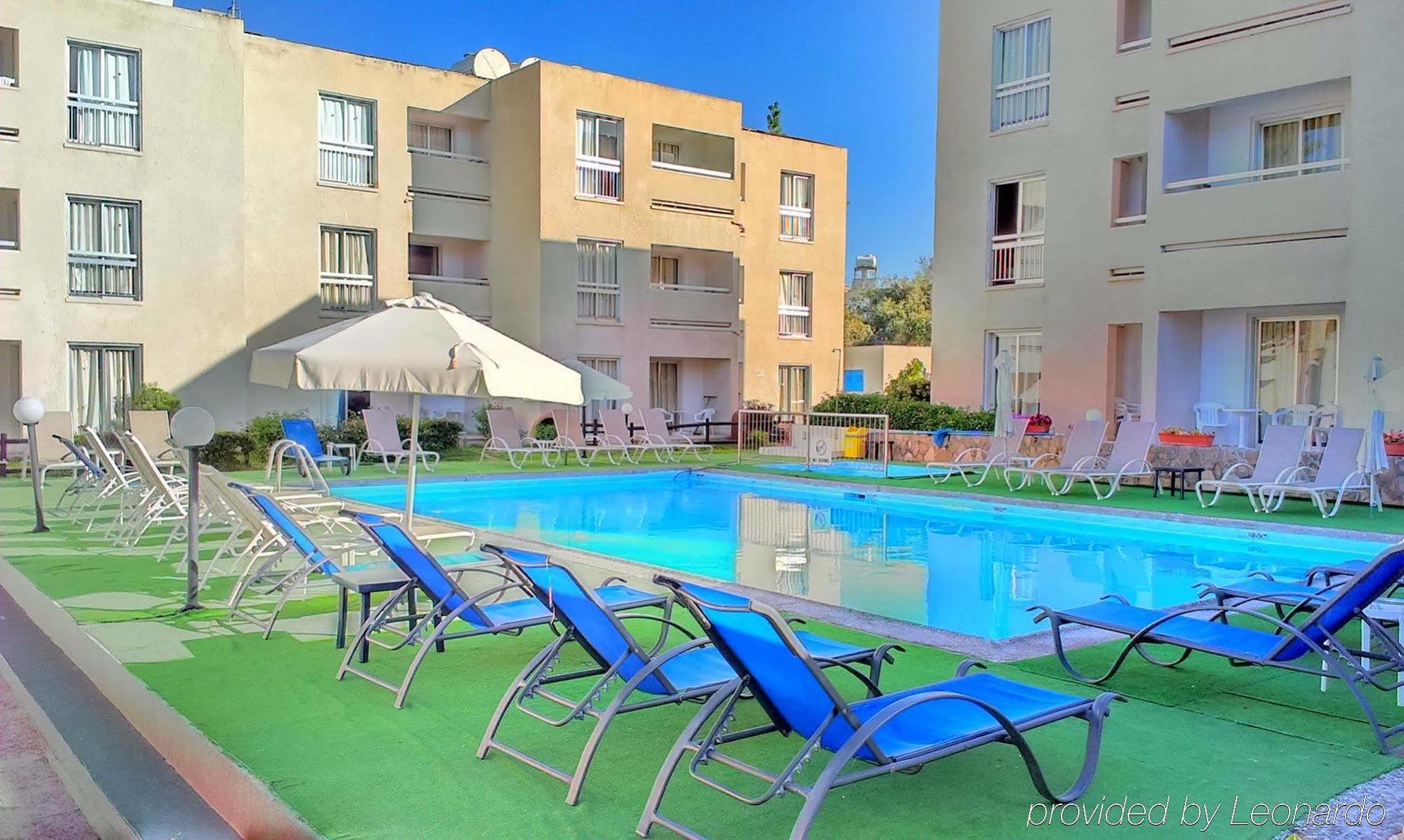 Daphne Hotel Apartments (Adults Only) Paphos Ngoại thất bức ảnh