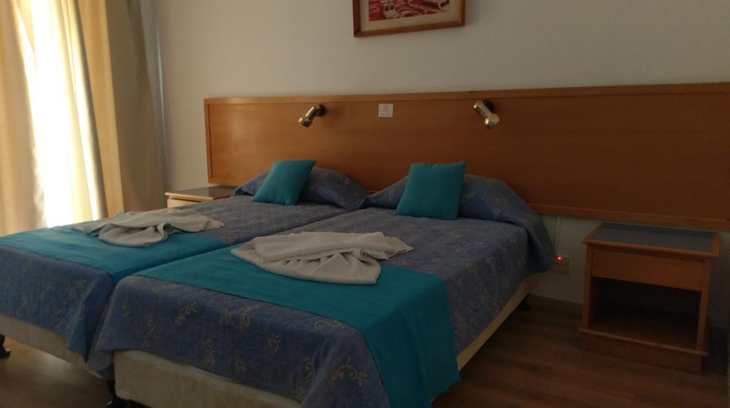 Daphne Hotel Apartments (Adults Only) Paphos Ngoại thất bức ảnh