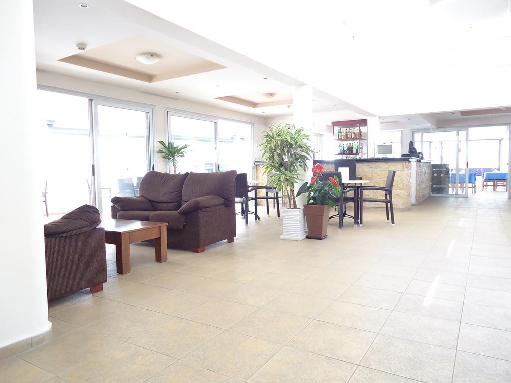 Daphne Hotel Apartments (Adults Only) Paphos Ngoại thất bức ảnh