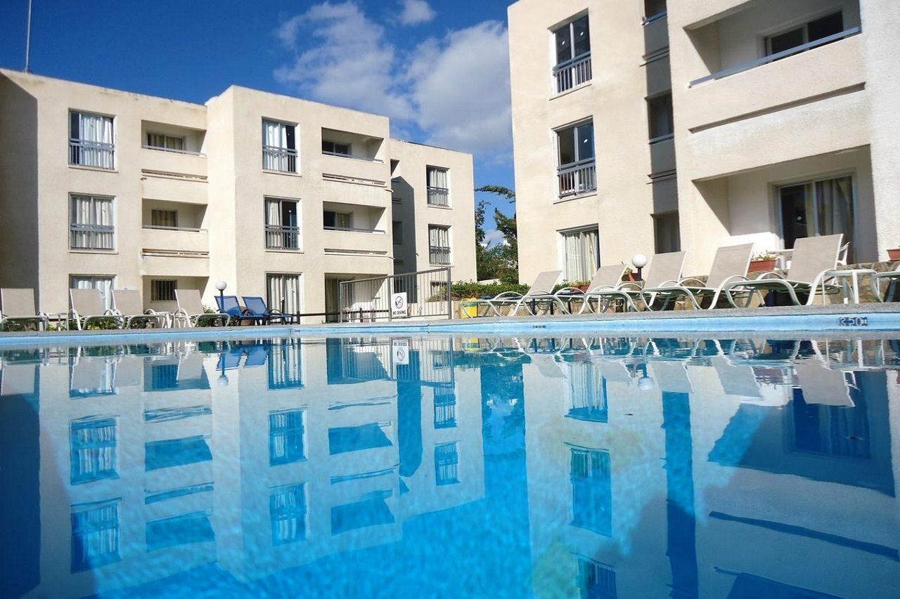 Daphne Hotel Apartments (Adults Only) Paphos Ngoại thất bức ảnh