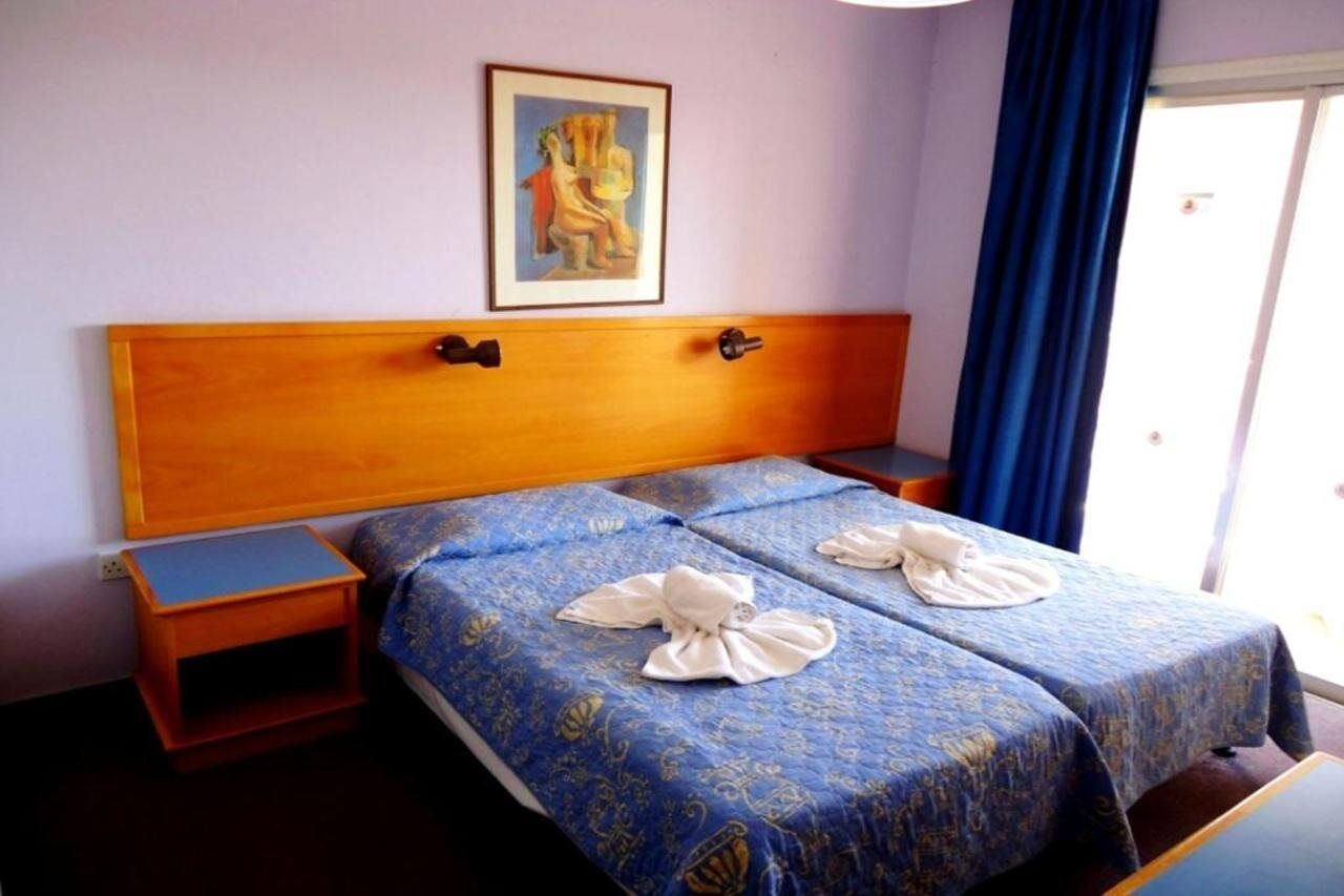 Daphne Hotel Apartments (Adults Only) Paphos Ngoại thất bức ảnh